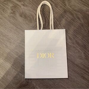 dior 30 montaigne exclusive limited edition holiday bag